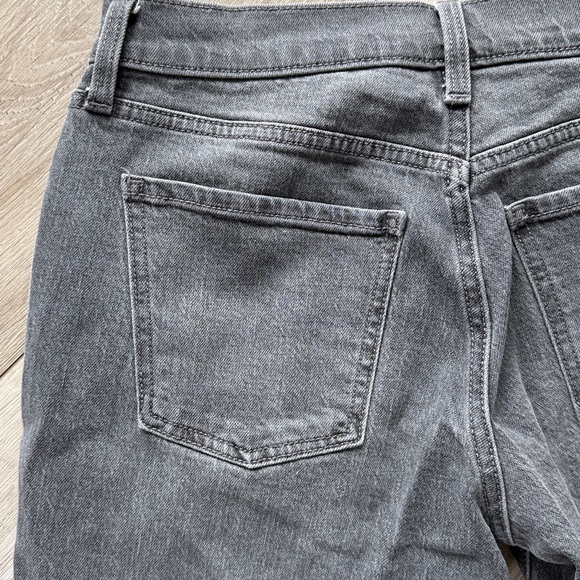 Old Navy Mid-Rise Wow Boyfriend Straight Jeans - Picture 12 of 13